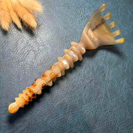 Large Yak Horn Scalp Rake — Triangular Fan Head, Mottled Neck
