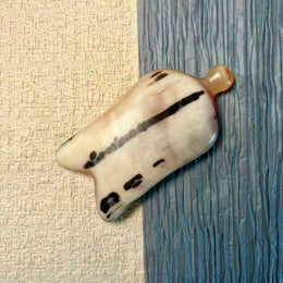 Argali Horn Face/Jawline/Acupressure Comb — Natural Ink-Vein Grain, Hand-Carved Facial Sculpting Tool