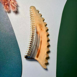 Argali Horn Zigzag Comb — Ink-Wash Vertical Grain, Jawline & Scalp Tool